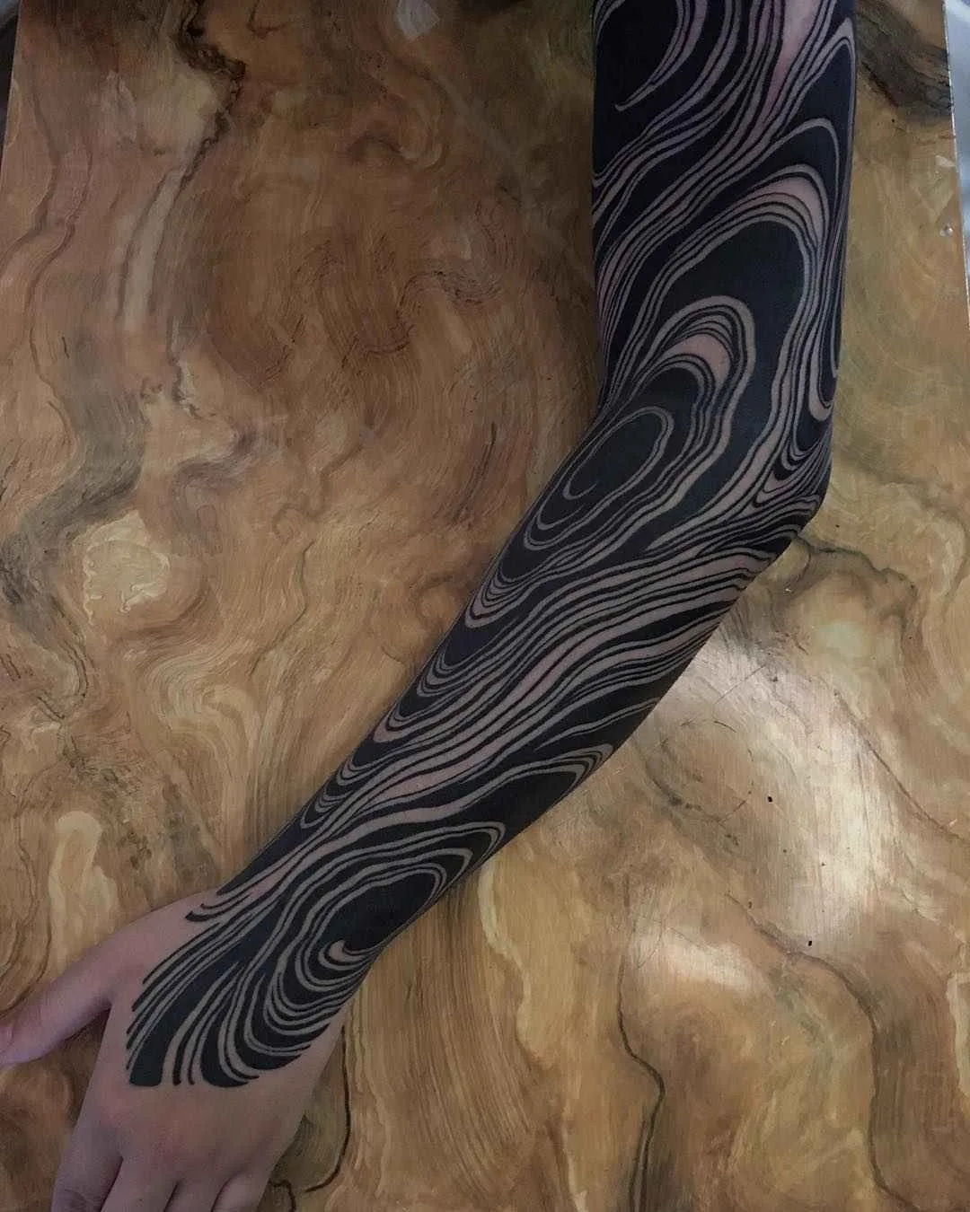 Artista de tatuagem Gakkin cria estilo oriental preto, tatuagem tradicional japonesa | Amsterdã, Holanda