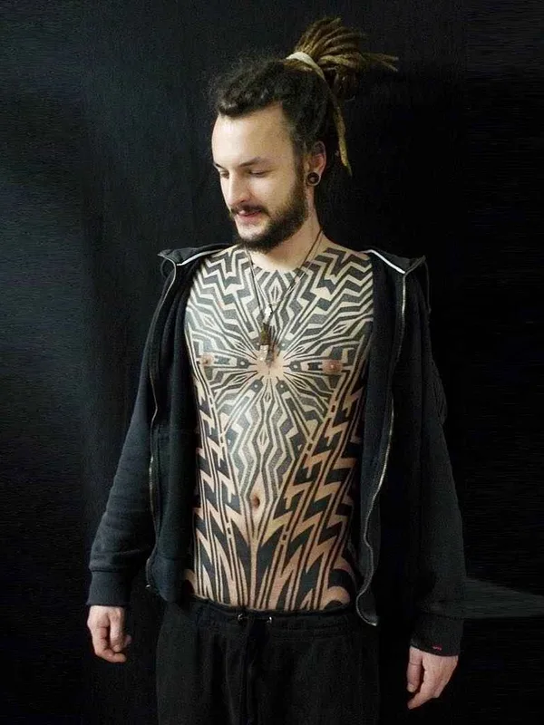 male black geometric 纹身 在 chest #18925 | 纹身师 Tomas Tomas