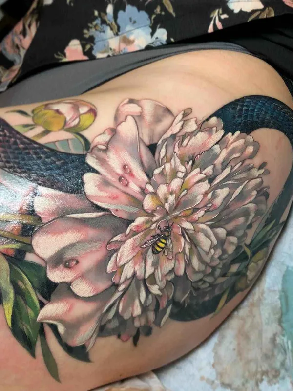 female color realism Tatuagem em thigh #18898 | Tatuador Stephanie Brown