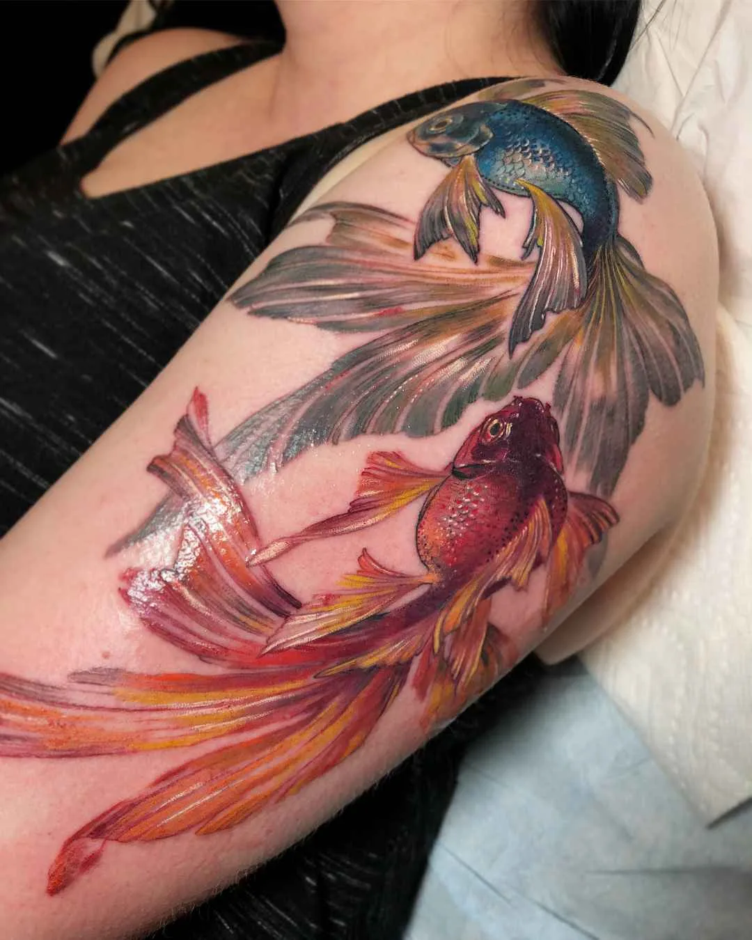 Tatuador Stephanie Brown cria tatuagem colorida neo tradicional | Chicago, Estados Unidos