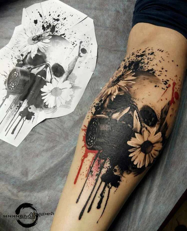 Трэш-полька Skull, Flower tattoo на Предплечье