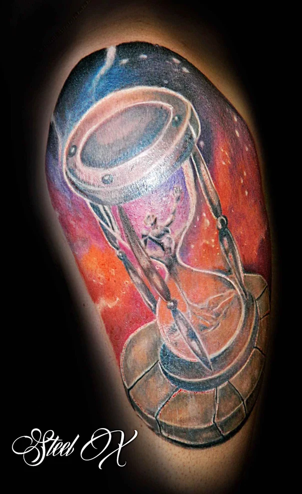 Реализм Hourglass tattoo на Дельта