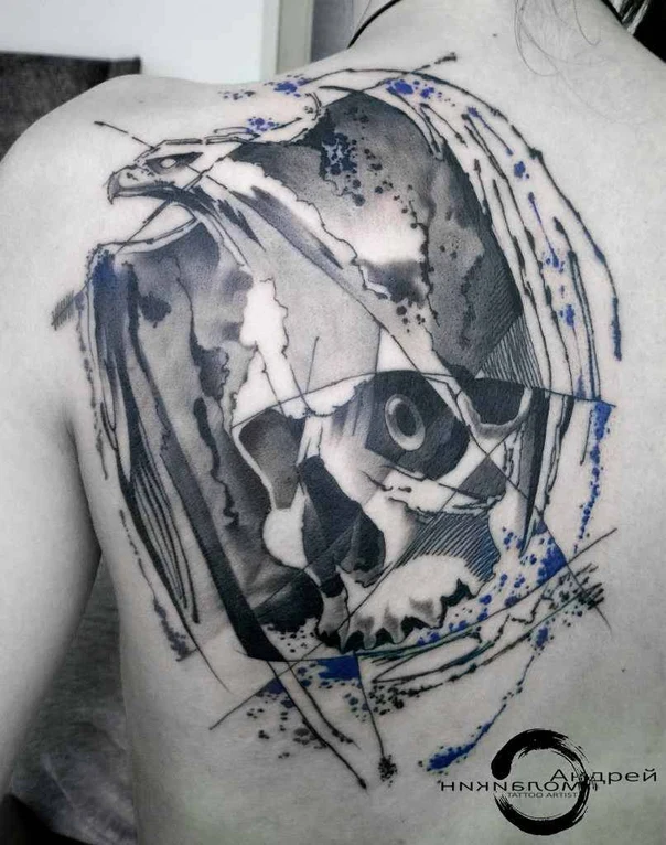 Абстрактная Skull, Bird tattoo на Верхняя часть спины