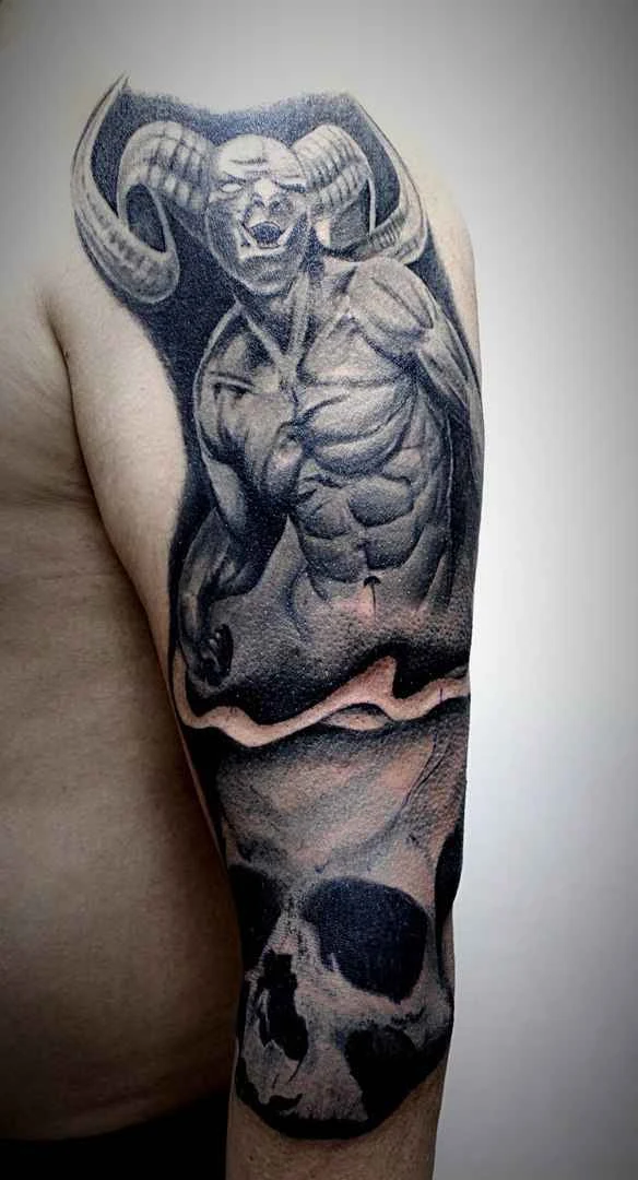 Чёрно-серая Demon, Skull tattoo на Полный рукав