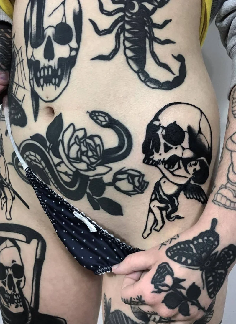 Tatuaggio nero completo dell'autore da Ignacio Ttd