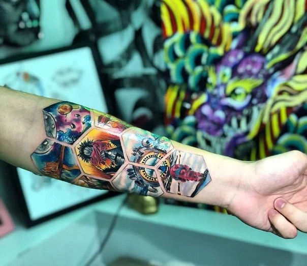 Иллюстративная Space, Clock tattoo на Предплечье