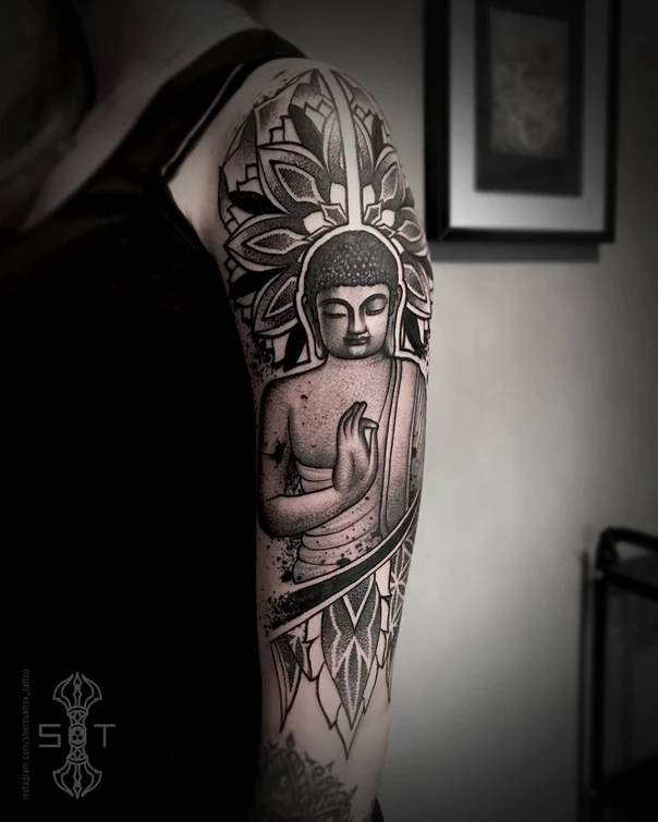 Чёрно-серая Buddha, Mandala tattoo на Полный рукав