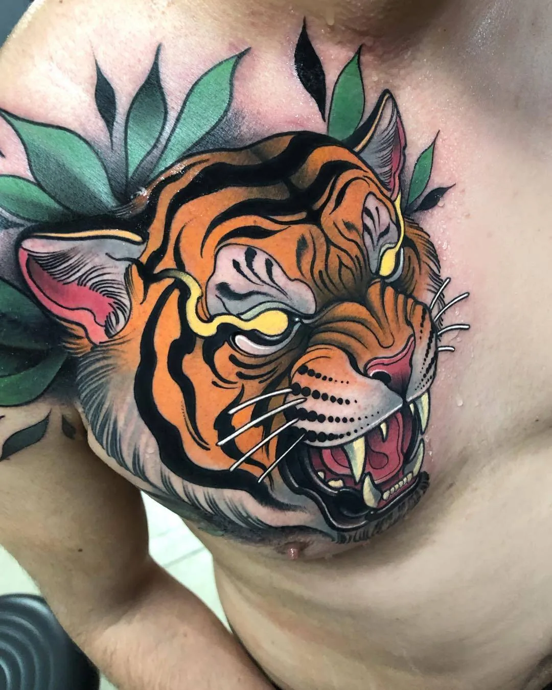 Artista di tatuaggi Juan David Rendón, tatuaggio a colori neo tradizionale | Colombia