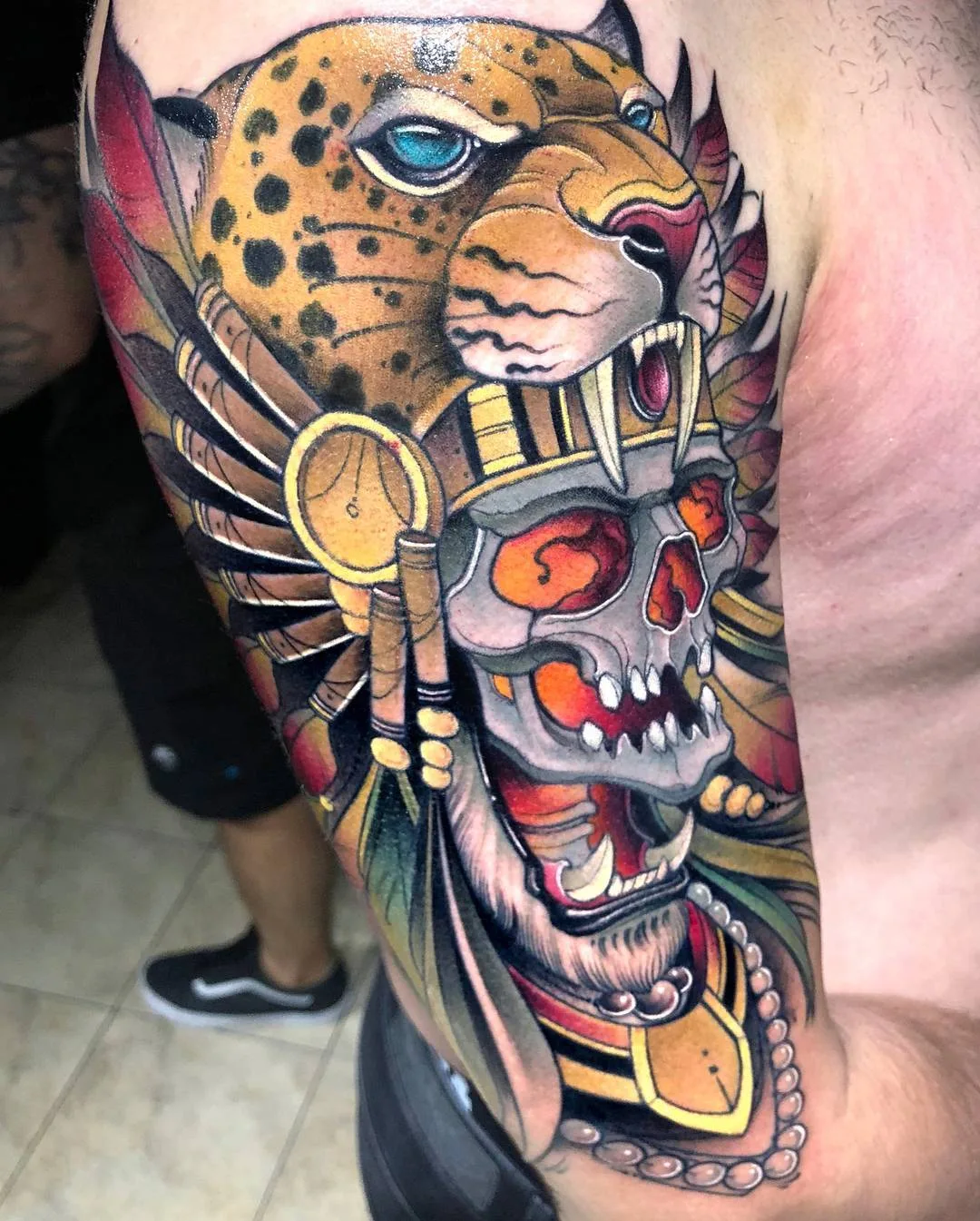 Artista di tatuaggi Juan David Rendón, tatuaggio a colori neo tradizionale | Colombia