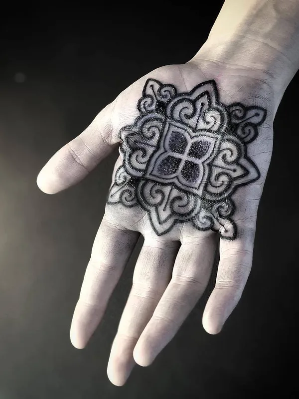 black ornamental 타투 부위 palm #29575 | 타투이스트 Diamante Murru