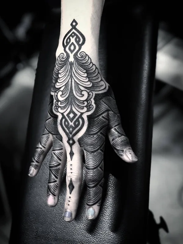 black and grey ornamental 타투 부위 hand #29566 | 타투이스트 Diamante Murru