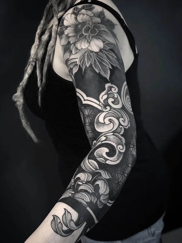 female black and grey blackwork 타투 부위 full sleeve #29574 | 타투이스트 Diamante Murru