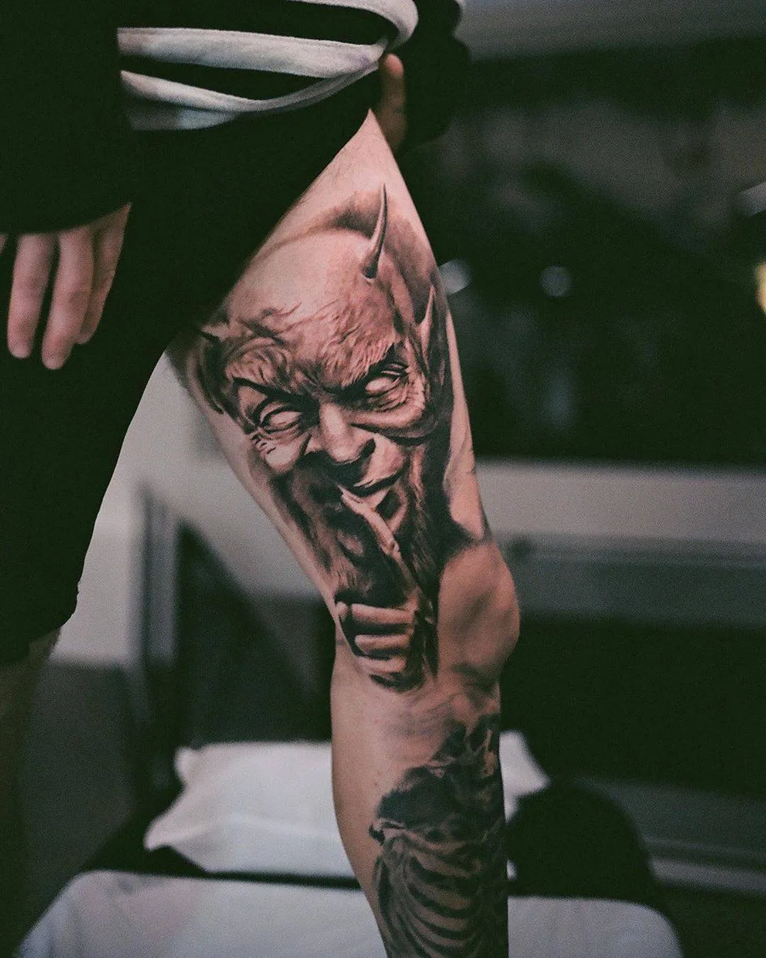 Artista de tattoos Anatole, tattoo realista preto e cinza, BANG BANG New York| Estados Unidos