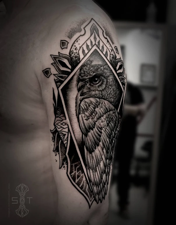 Блэкворк Owl, Mandala tattoo на Плечо