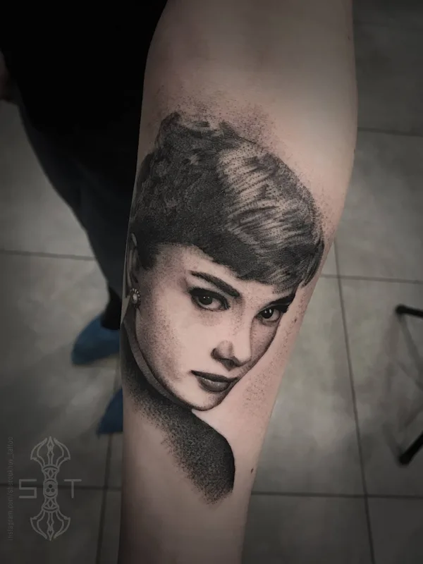 black and grey black and grey tattoo auf forearm #29635 | Tätowierer Никита Шероухов