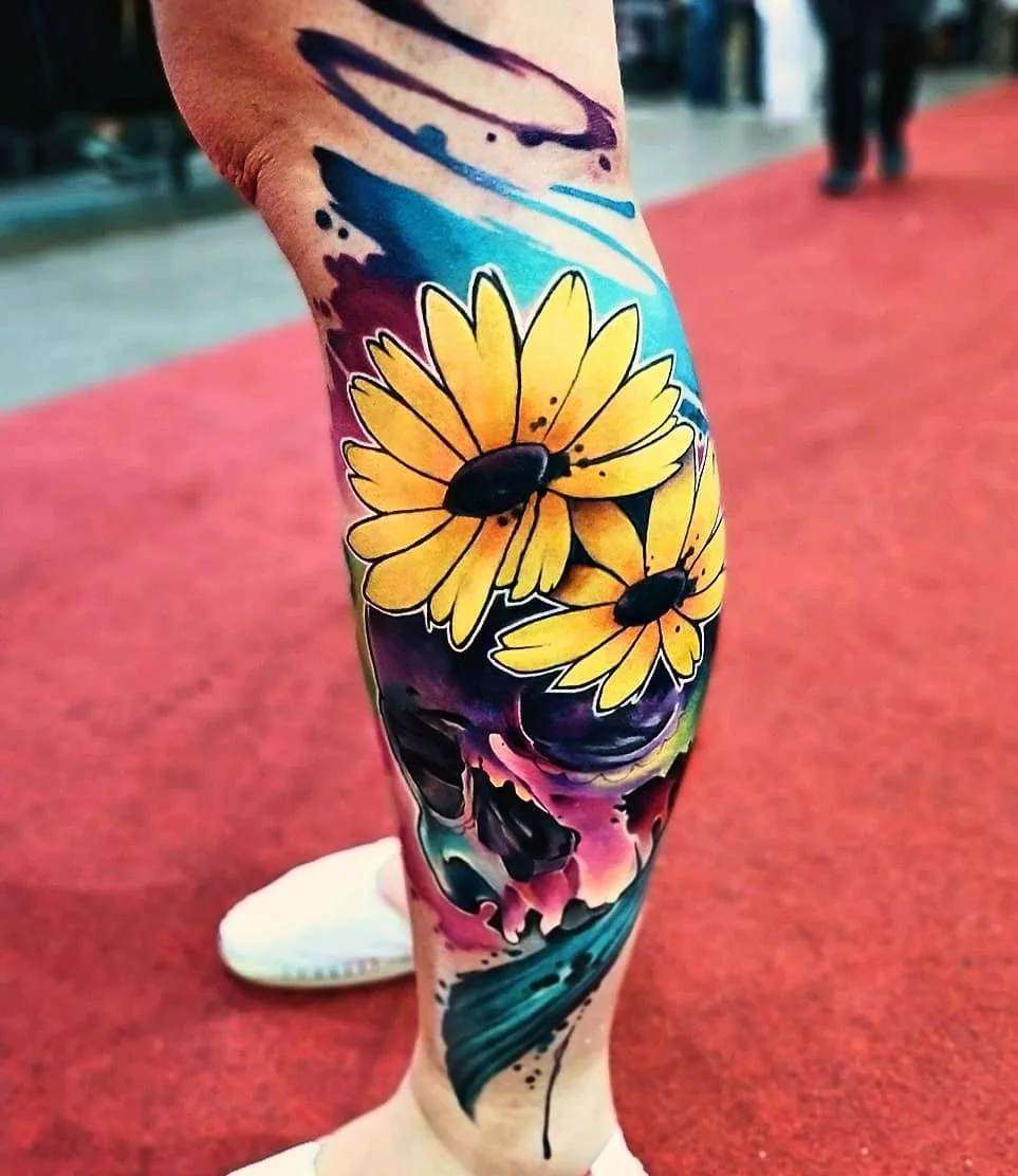 Artista de tatuagem Vinni Mattos, tatuagem realista da nova escola com fundo de águacolor | Espanha