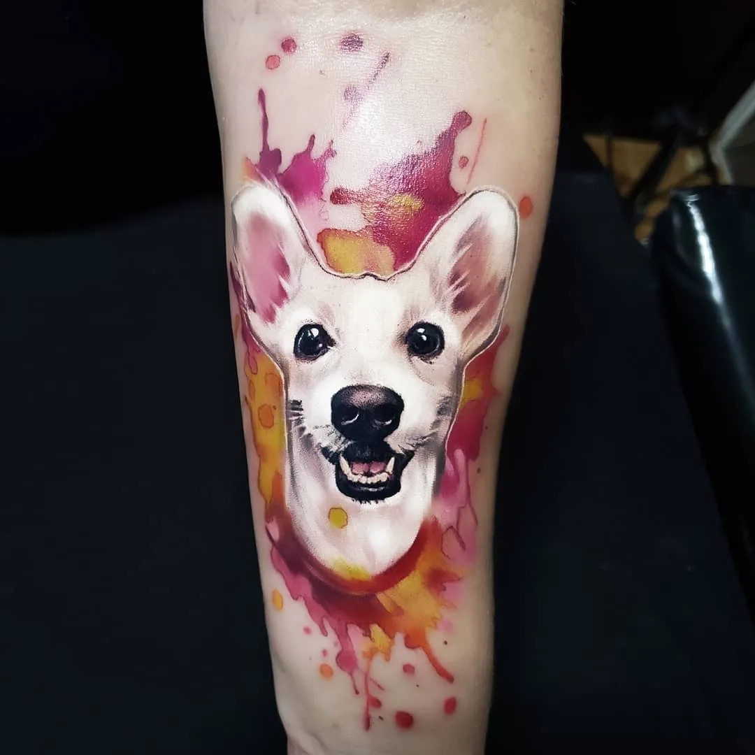 Artista de tatuagem Vinni Mattos, tatuagem realista da nova escola com fundo de águacolor | Espanha
