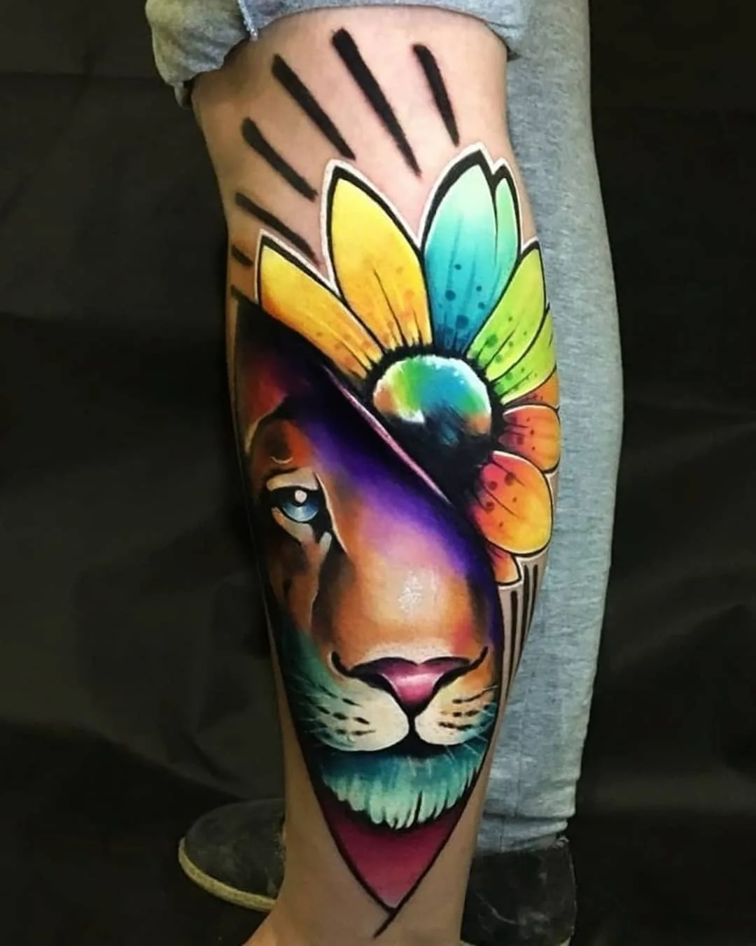Artista de tatuagem Vinni Mattos, tatuagem realista da nova escola com fundo de águacolor | Espanha