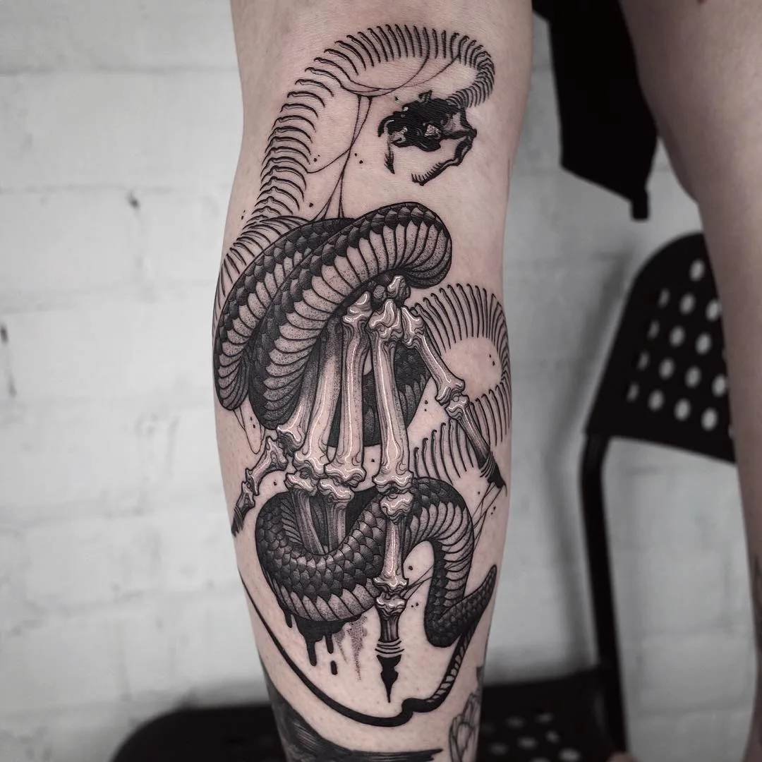 Artista de tatuagem BBrung, tatuagem do autor em preto, gráfica | Coreia, Busan