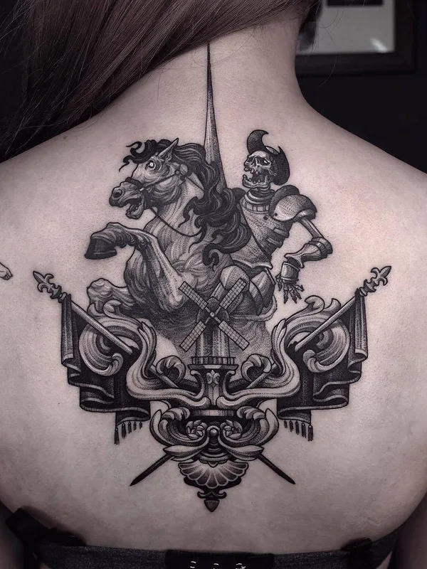 female black and grey blackwork tattoo auf upper back #29726 | Tätowierer BBrung