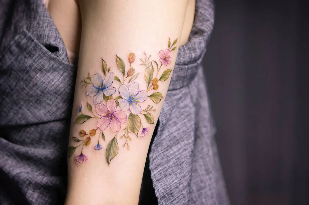 Artista de tatuagem Silo, tatuagem de flores suaves do autor, água cor, tatuagem para meninas | Coreia