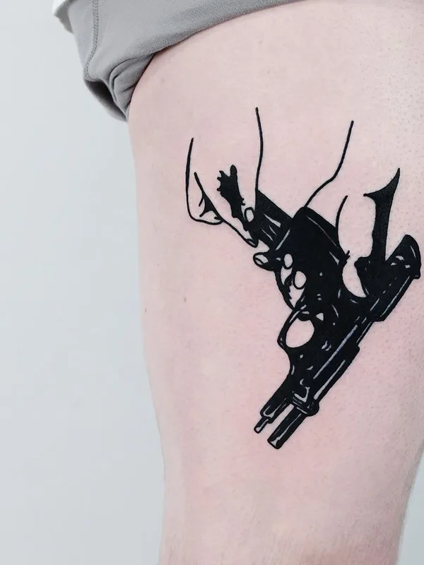 black blackwork 纹身 在 thigh #35679 | 纹身师 The Wolf Rosario