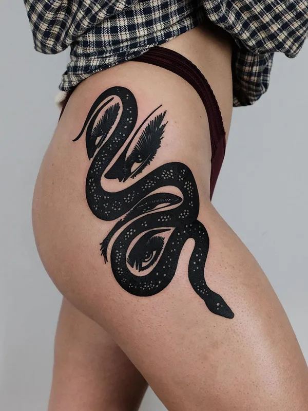 female black blackwork 纹身 在 thigh #35688 | 纹身师 The Wolf Rosario