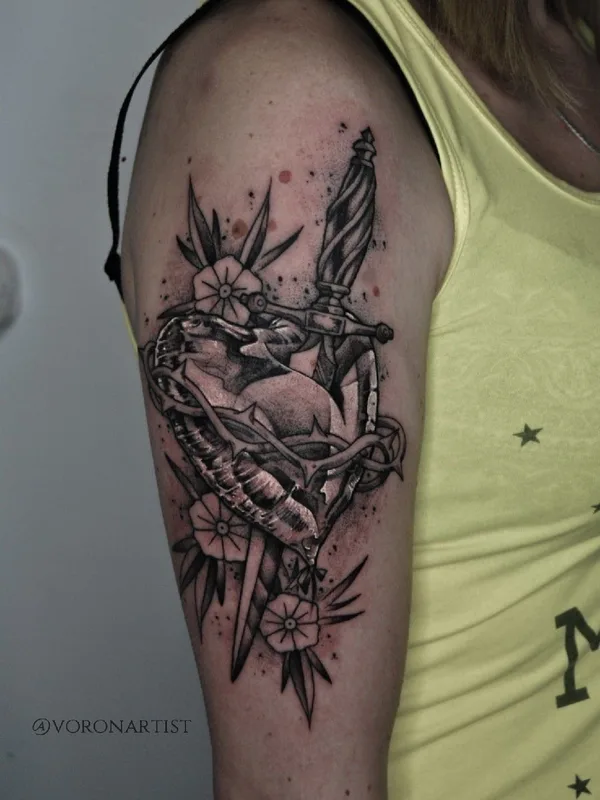 female black and grey black and grey татуировка на upper arm #39409 | Тату мастер Павел Ворон