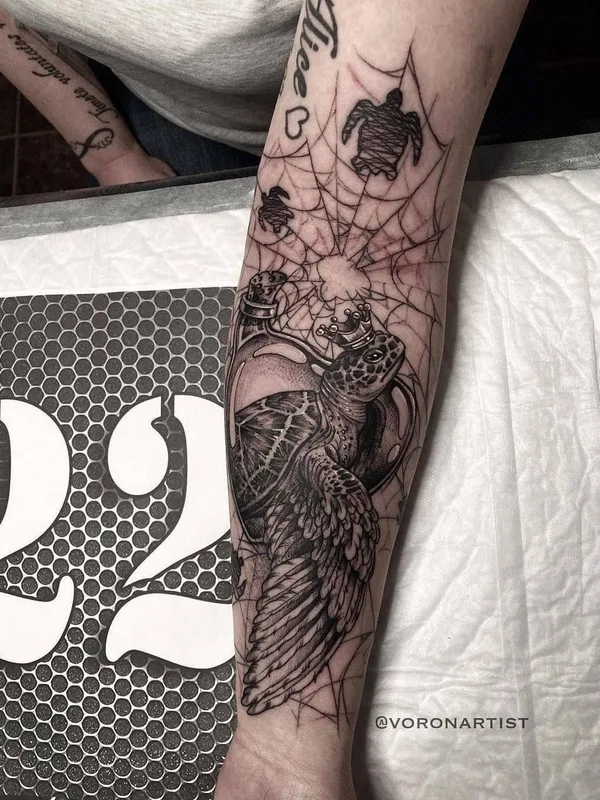 black and grey blackwork татуировка на forearm #39412 | Тату мастер Павел Ворон