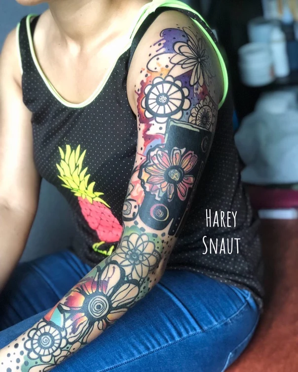Иллюстративная Flowers, Camera tattoo на Полный рукав