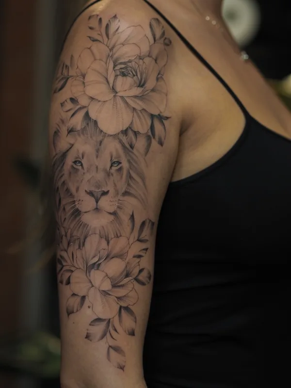 female black and grey realism Tatuaggio su upper arm #53752 | Tatuatore Яна Гуревич