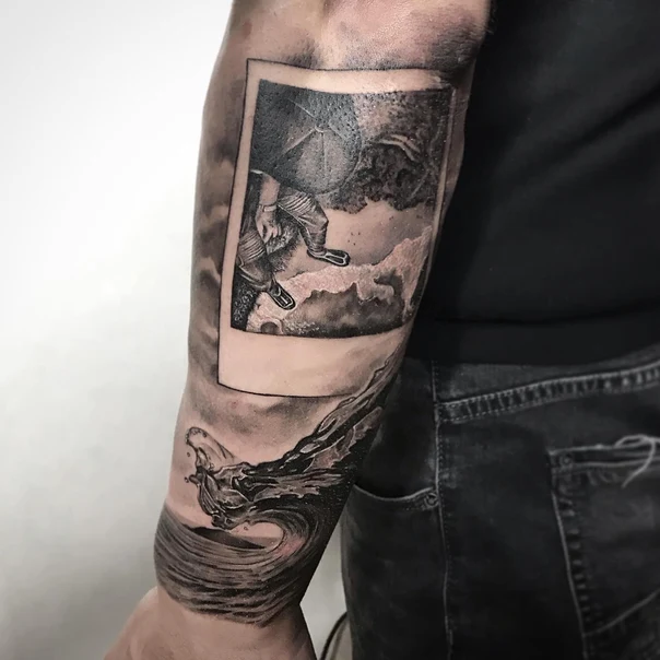 Чёрно-серая Wave, Landscape tattoo на Предплечье