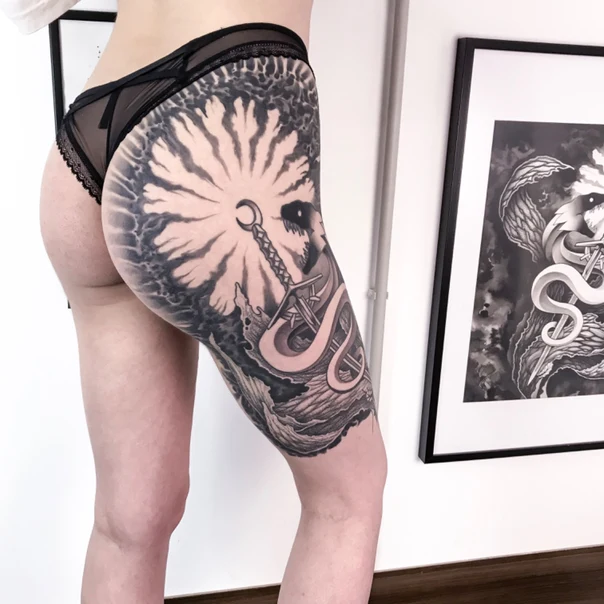 Блэкворк Sword, Sun tattoo на Thigh
