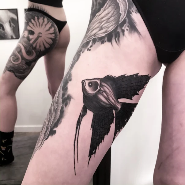Блэкворк Fish, Cloud tattoo на Thigh