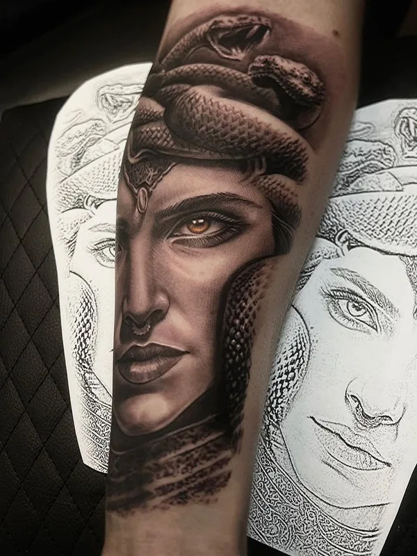 female black and grey realism Tatuaggio su forearm #66210 | Tatuatore Franky Lozano