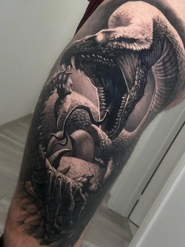black and grey realism Tatuaggio su thigh #66287 | Tatuatore Alessandro Covallero