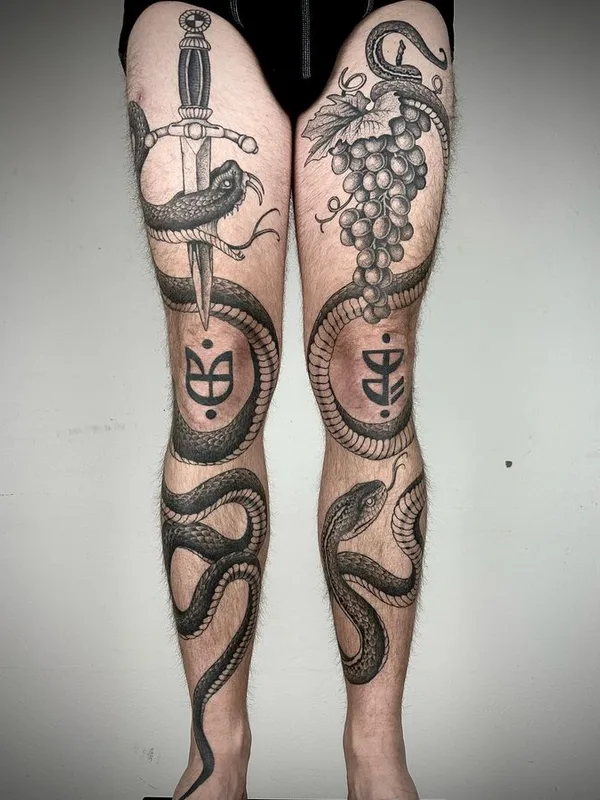 male black and grey blackwork 纹身 在 full leg #66342 | 纹身师 Michael Joss