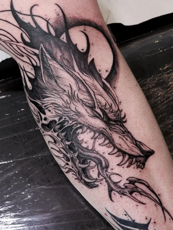 black and grey blackwork 纹身 在 calf #66470 | 纹身师 Gérard Sathan