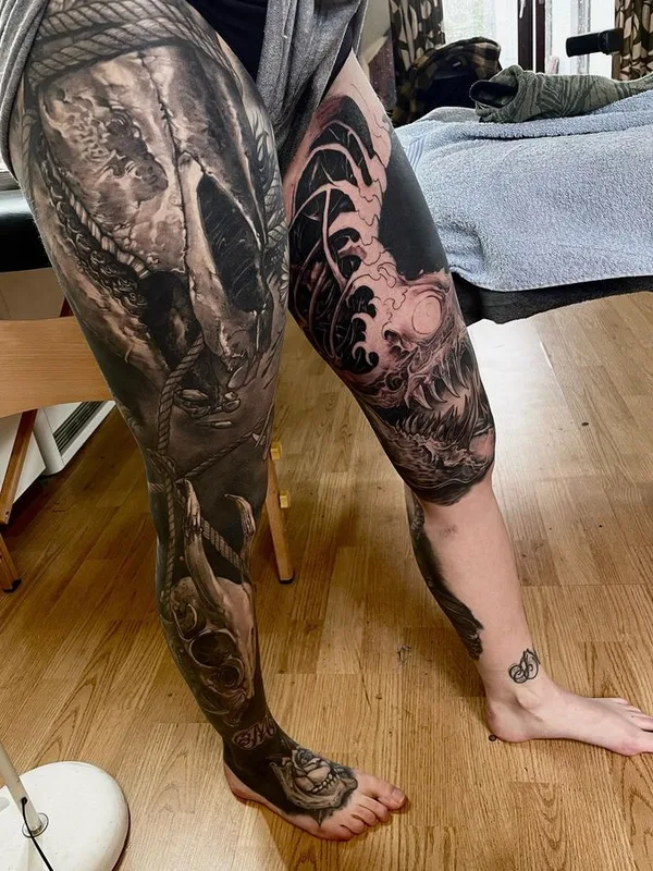 black and grey black and grey 纹身 在 full leg #66491 | 纹身师 Piotr Polak