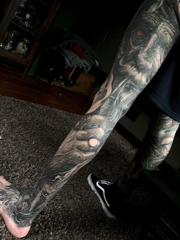 black and grey realism 纹身 在 full leg #66489 | 纹身师 Piotr Polak
