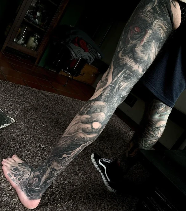 Realism Lion, Hand tattoo on Full leg