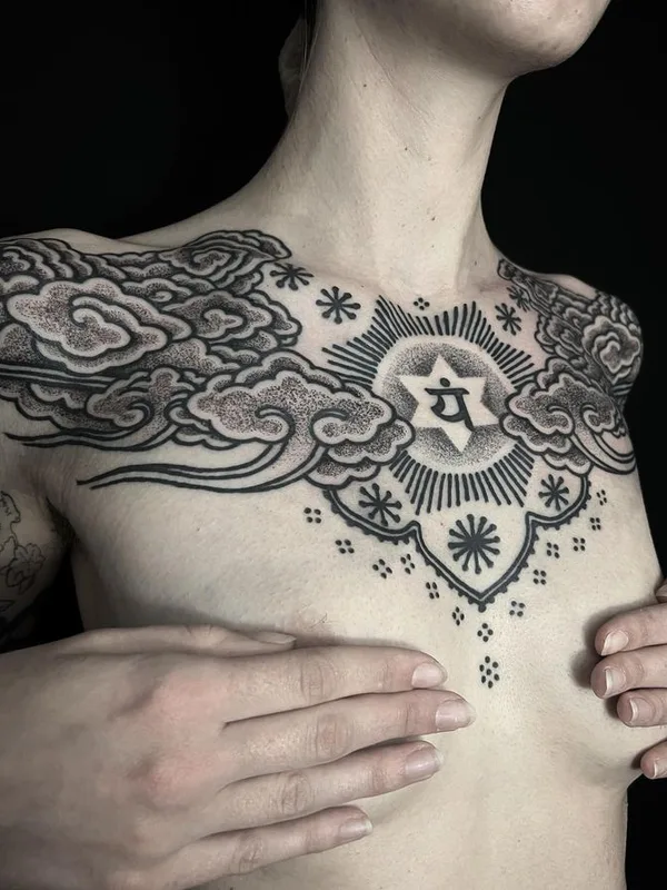 female black blackwork 纹身 在 chest #66524 | 纹身师 Jeremie Kergroach