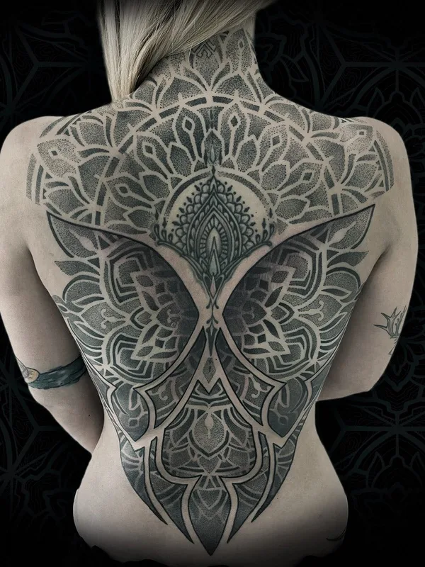 female black and grey ornamental 纹身 在 full back #66543 | 纹身师 Jean Pierre Mottin