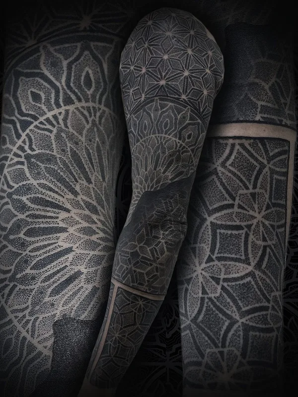 black blackwork 纹身 在 full sleeve #66542 | 纹身师 Jean Pierre Mottin