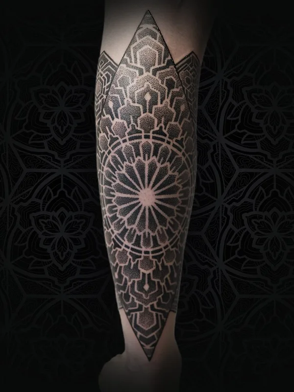 black and grey geometric 纹身 在 calf #66545 | 纹身师 Jean Pierre Mottin