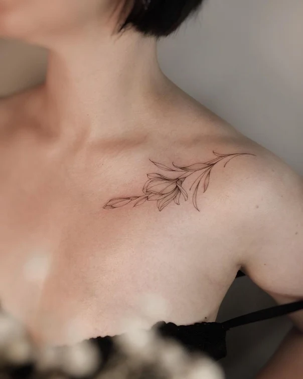 Fineline Flower, Leaf tattoo on Collarbone