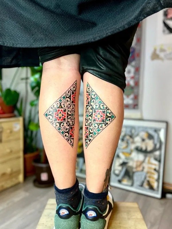 color ornamental 纹身 在 shin #66755 | 纹身师 Tihomir Krklec