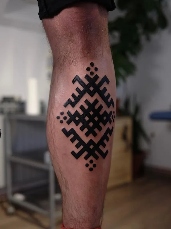 black blackwork 纹身 在 calf #66753 | 纹身师 Tihomir Krklec