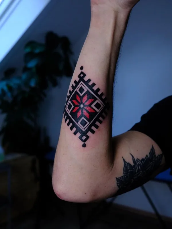 color geometric 纹身 在 forearm #66748 | 纹身师 Tihomir Krklec