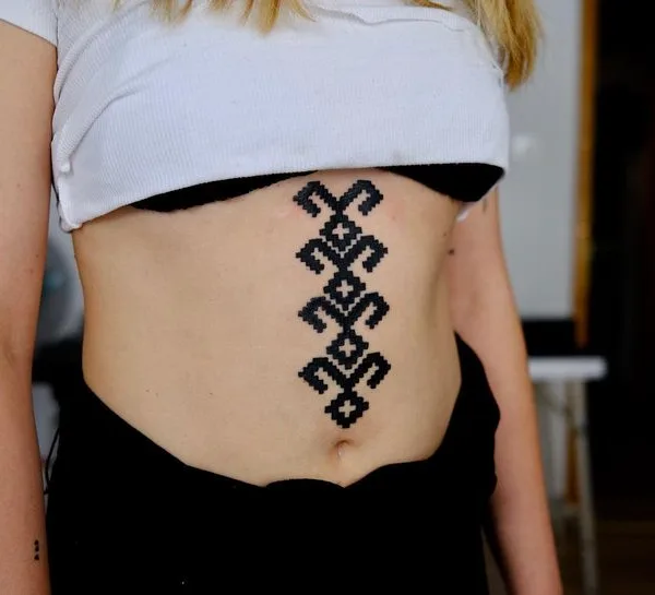 female black blackwork 纹身 在 stomach #66749 | 纹身师 Tihomir Krklec